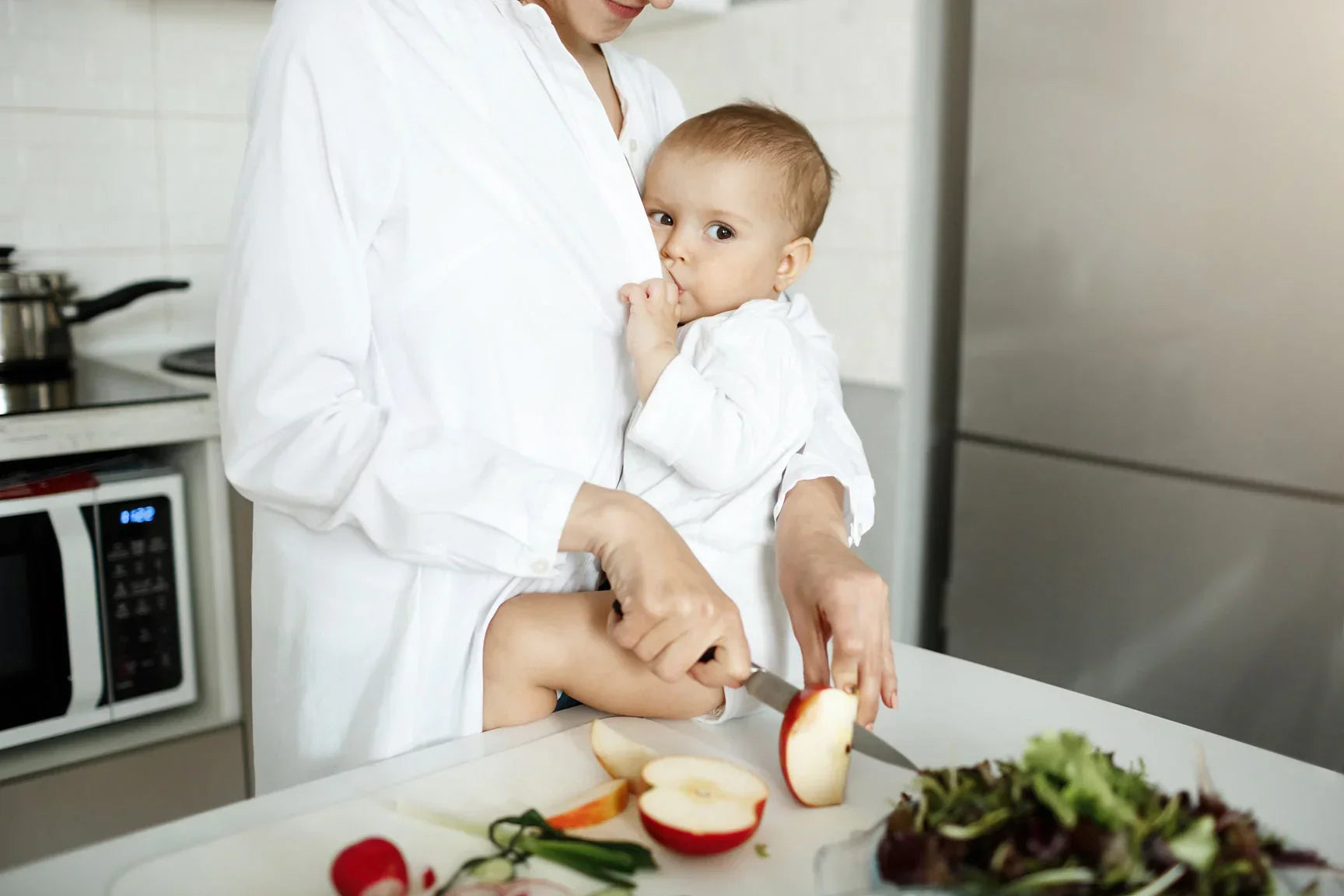 The Importance of Tea in Hydration During Breastfeeding: Nourishing Mother and Baby
